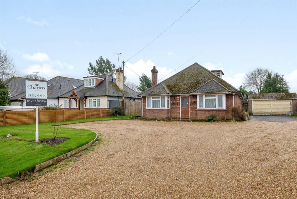 3 bedroom bungalow for sale in Lower Weybourne Lane, Farnham, Surrey, GU9