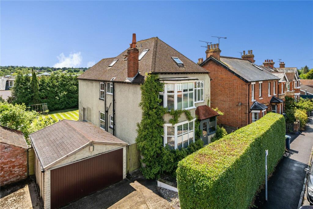 6 bedroom detached house for sale in Thorold Road, Farnham, Surrey, GU9