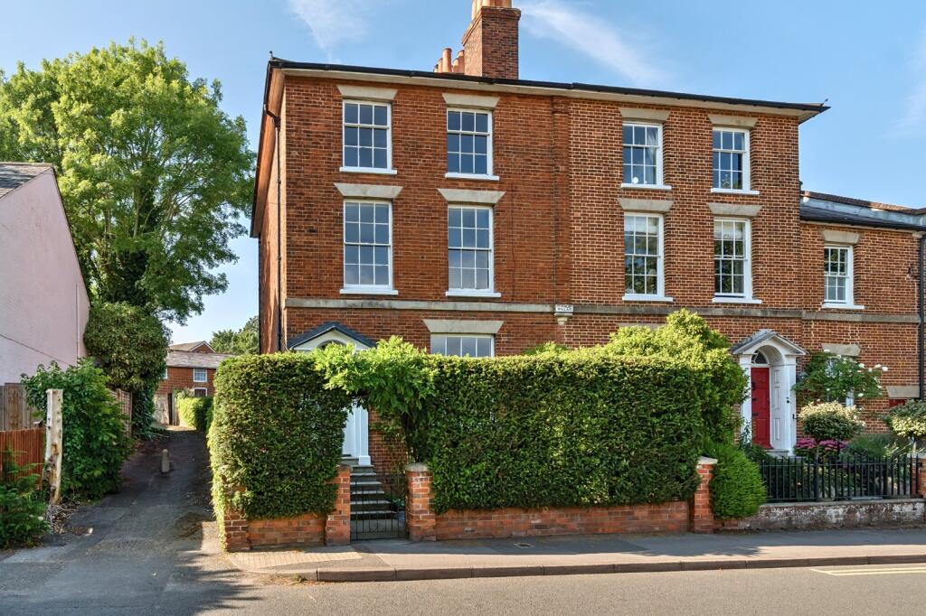 Main image of property: Guildford Road, Farnham, Surrey, GU9