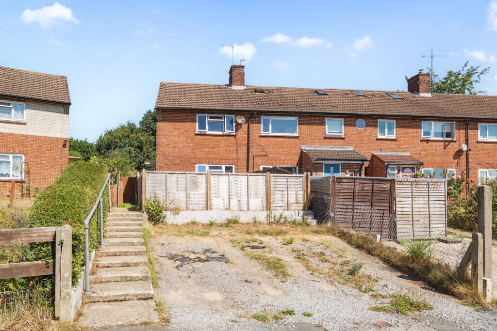 Main image of property: Bricksbury Hill, Farnham, Surrey, GU9