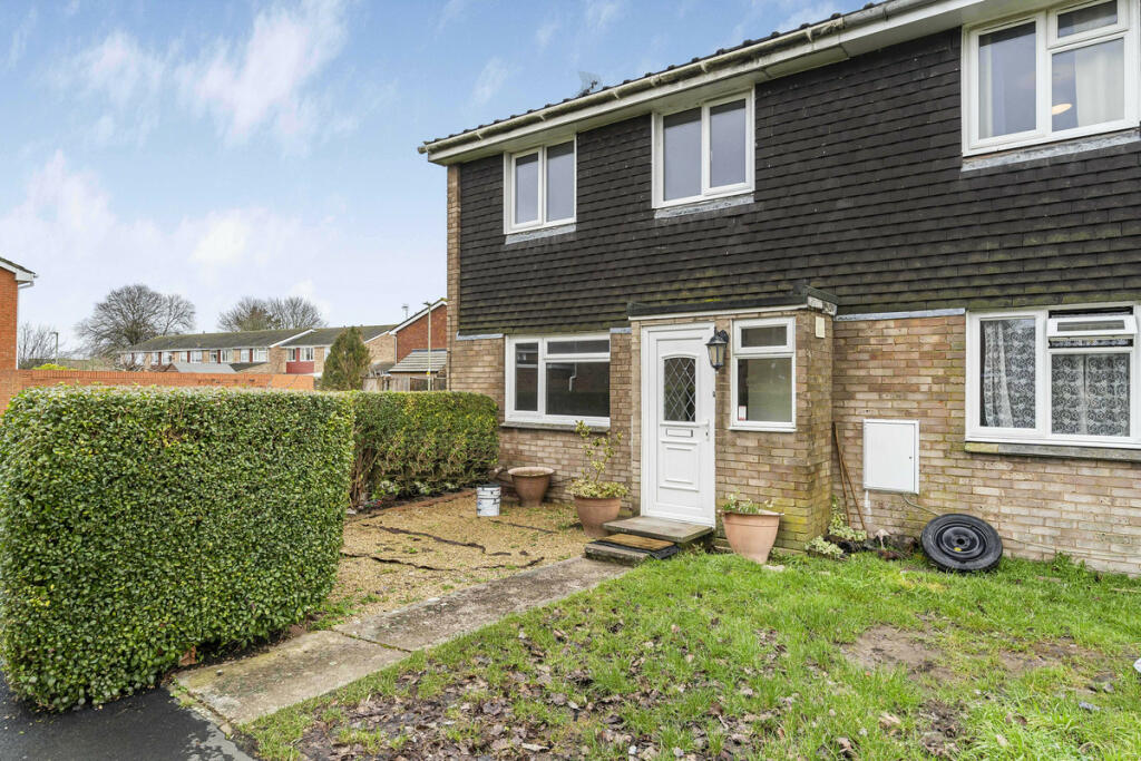 3 bedroom end of terrace house for sale in Ashdown Way, Wantage, OX12