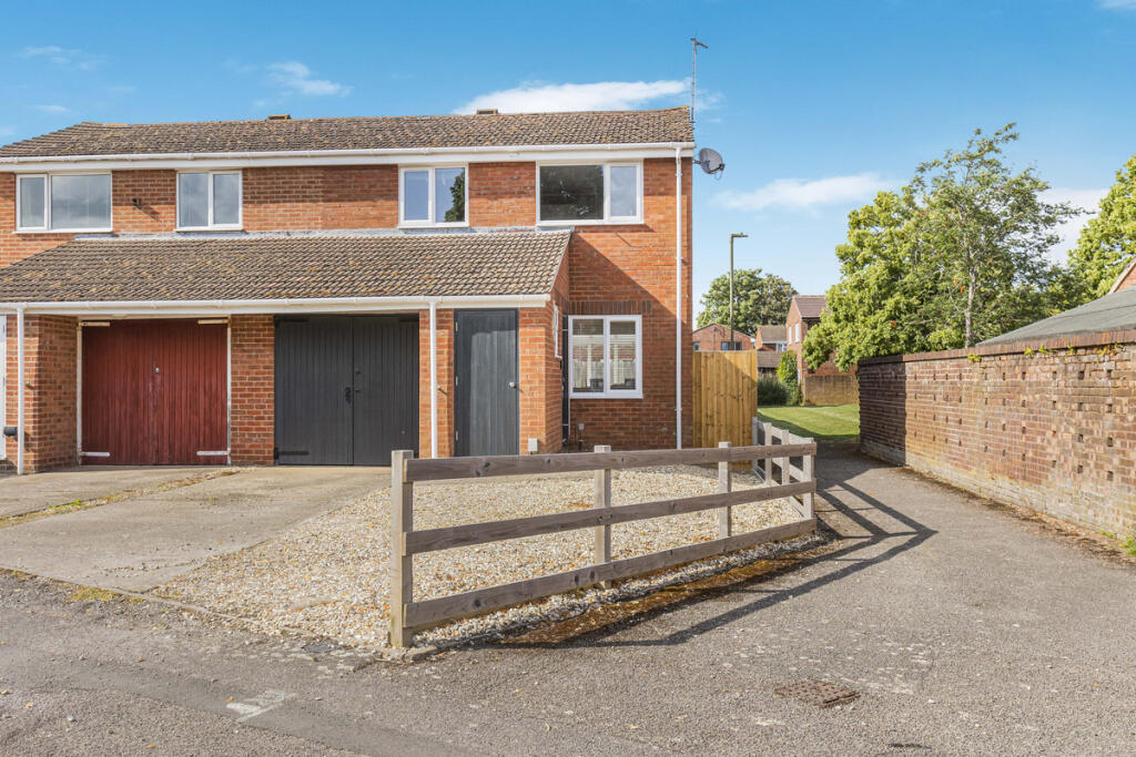 Main image of property: White Horse Crescent, Wantage, OX12
