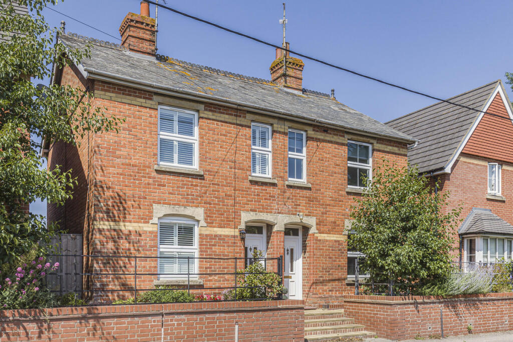 Main image of property: Challow Road, Wantage, OX12