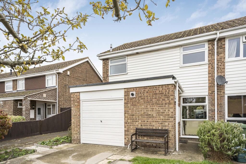 3 bedroom end of terrace house