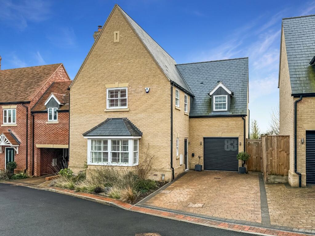 4 bedroom detached house for sale in Victoria Way, Melbourn, SG8