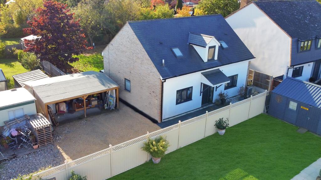 3 bedroom detached house for sale in Highfields Road, Highfields