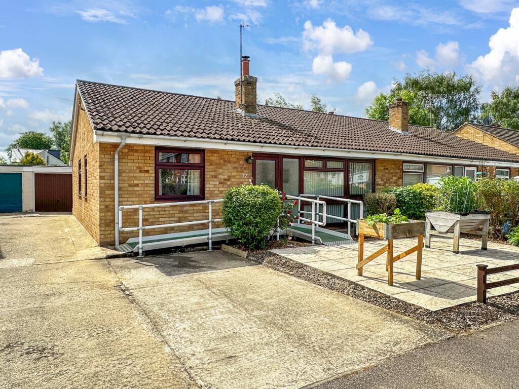 3 bedroom semidetached bungalow for sale in Springfield Road, Sawston, CB22