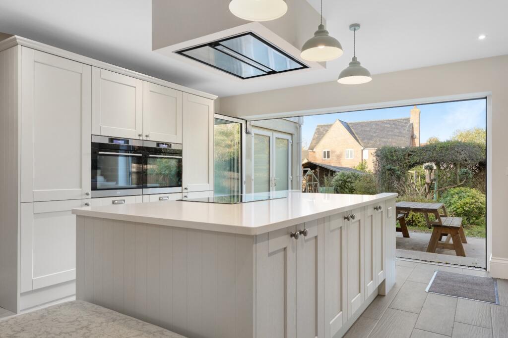 Additional property image - The Lanes, Over