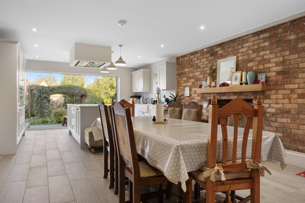 Additional property image - The Lanes, Over