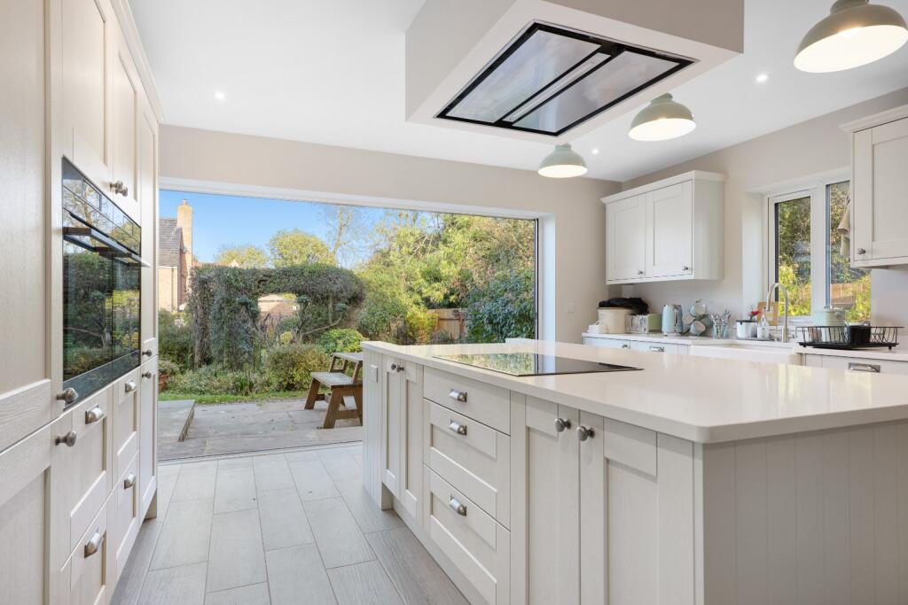 Additional property image - The Lanes, Over