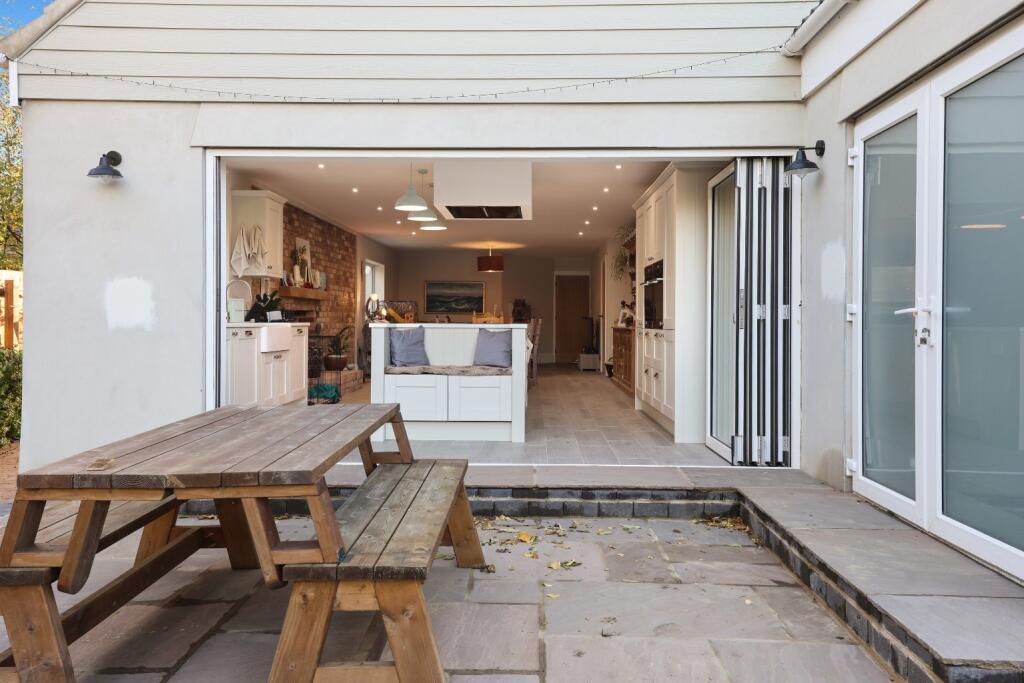 Additional property image - The Lanes, Over