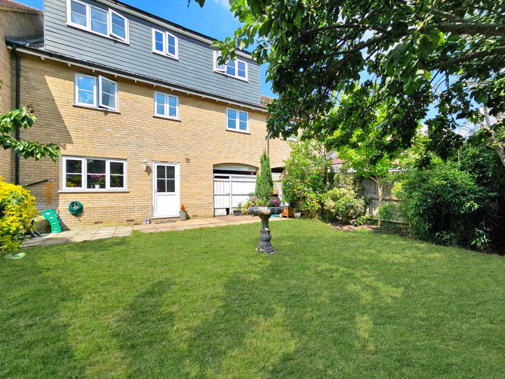 Additional property image - Grafton Drive, Highfields Caldecote
