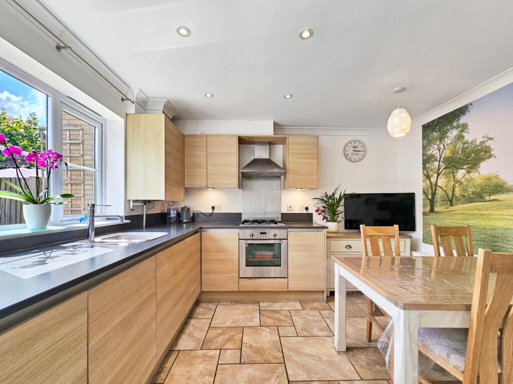Additional property image - Grafton Drive, Highfields Caldecote