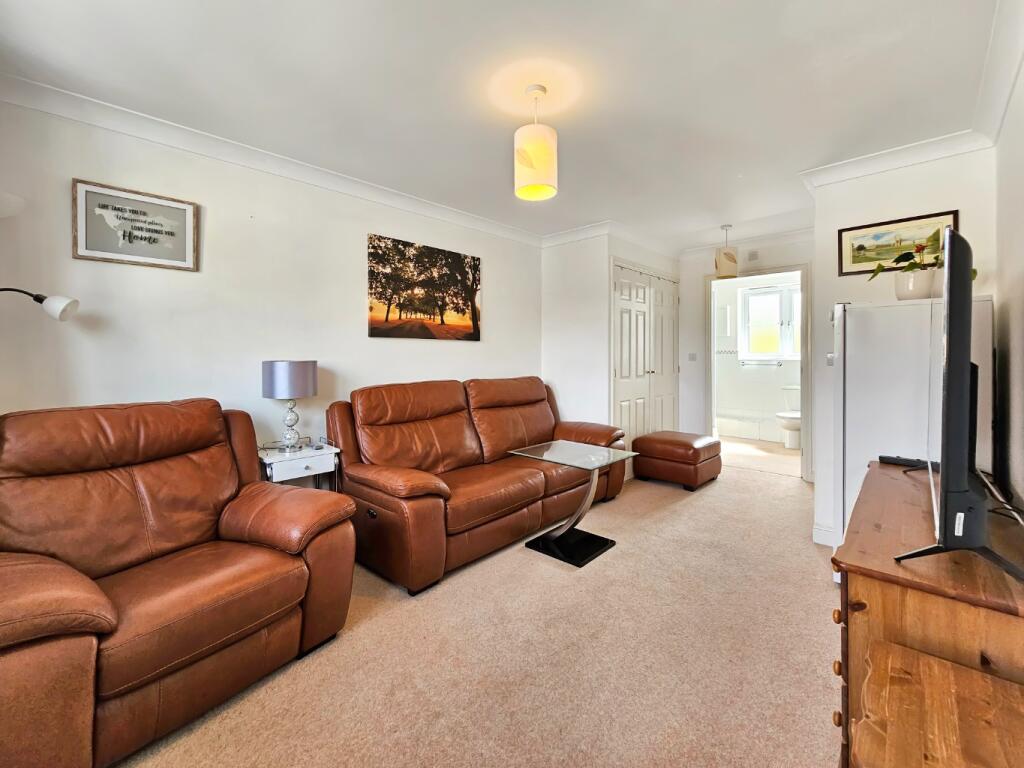 Additional property image - Grafton Drive, Highfields Caldecote
