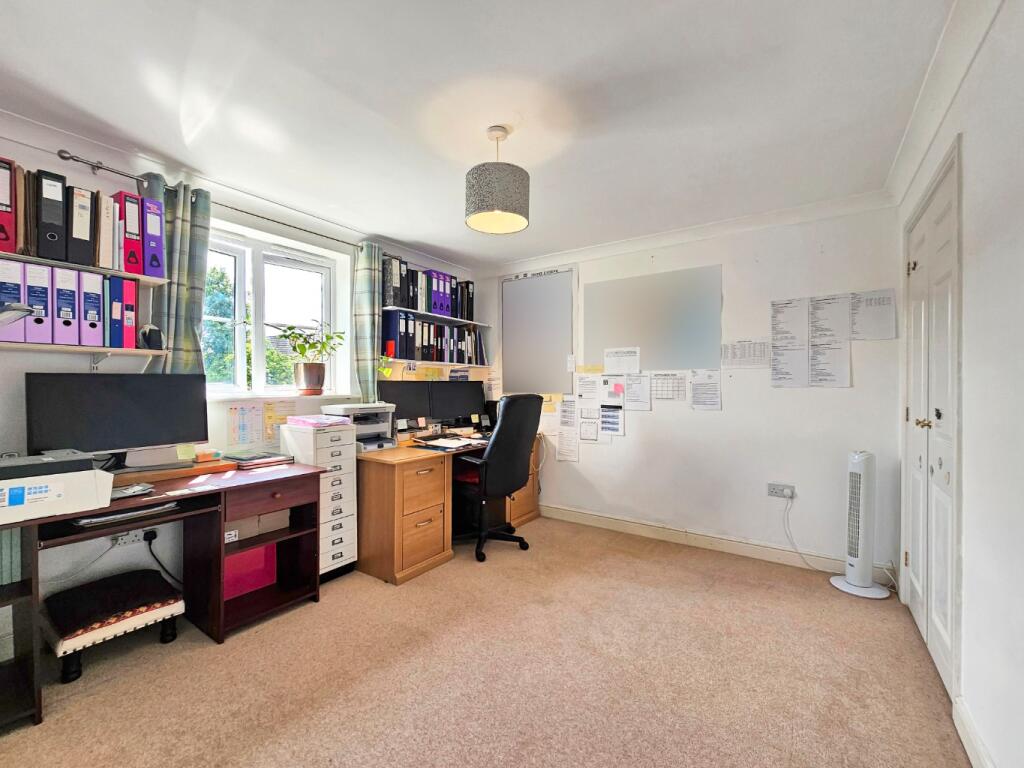 Additional property image - Grafton Drive, Highfields Caldecote