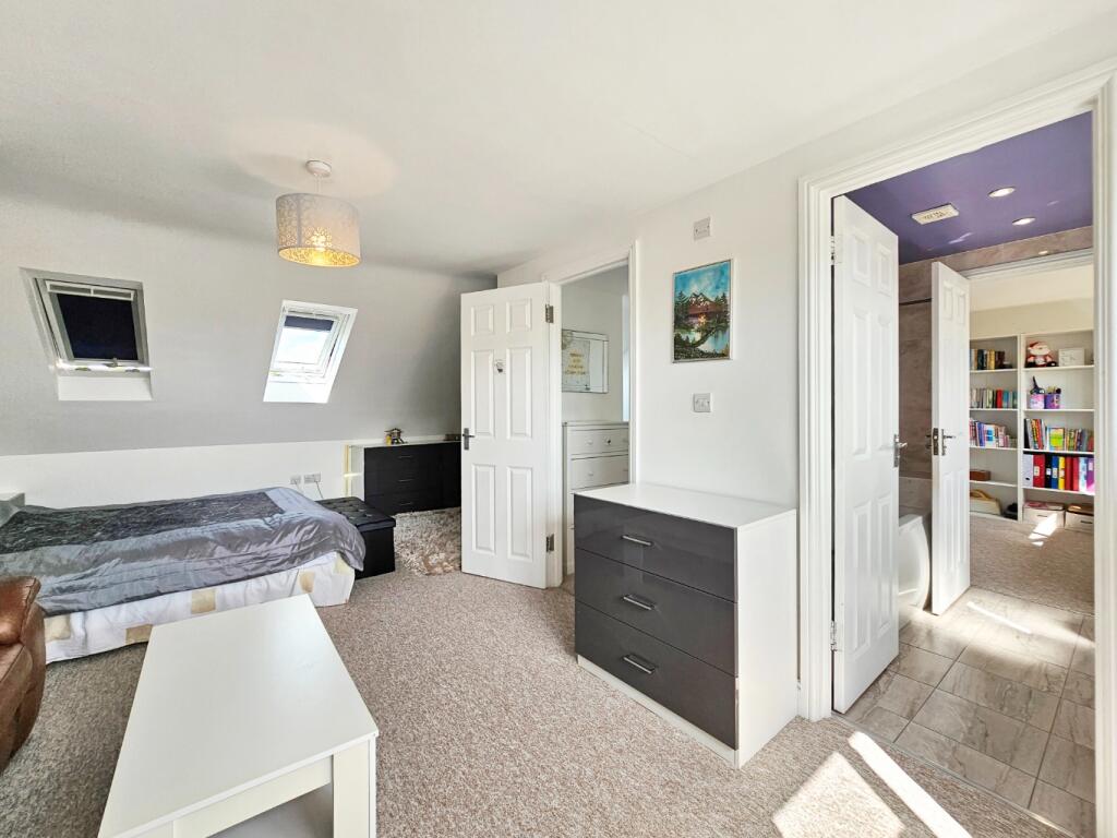 Additional property image - Grafton Drive, Highfields Caldecote