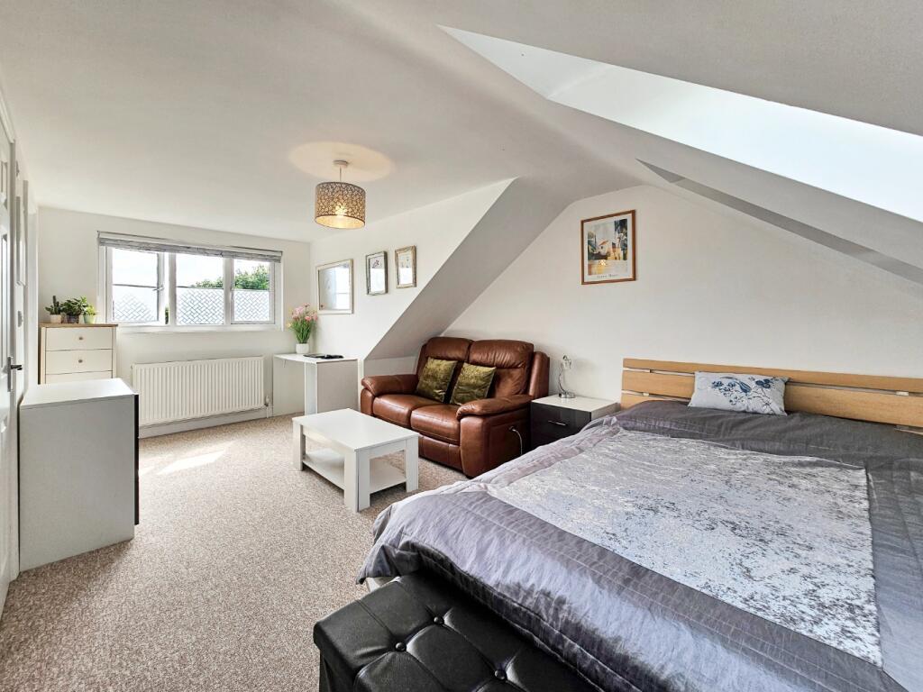 Additional property image - Grafton Drive, Highfields Caldecote