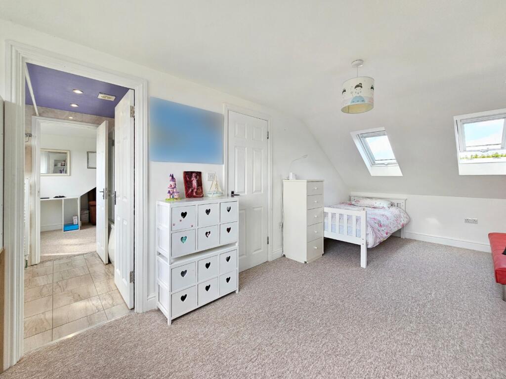 Additional property image - Grafton Drive, Highfields Caldecote