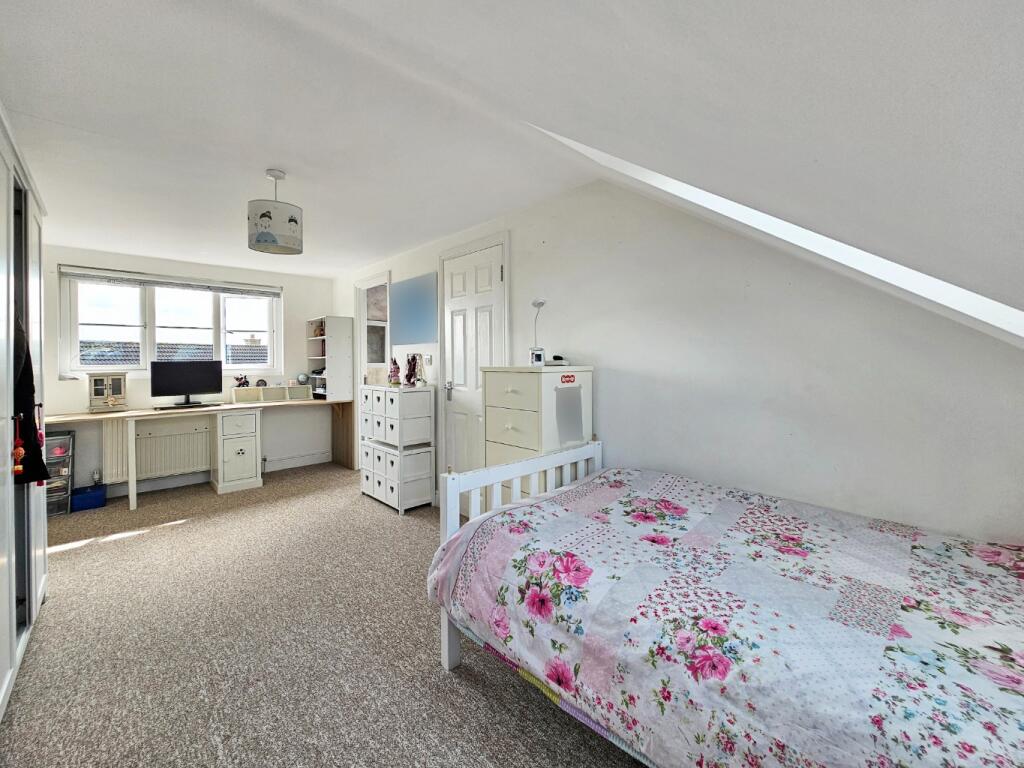 Additional property image - Grafton Drive, Highfields Caldecote
