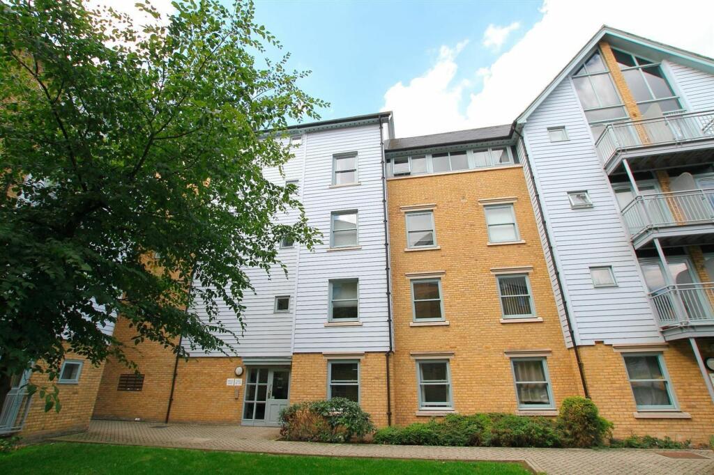 3 bedroom apartment for rent in Bingley Court, Canterbury, CT1