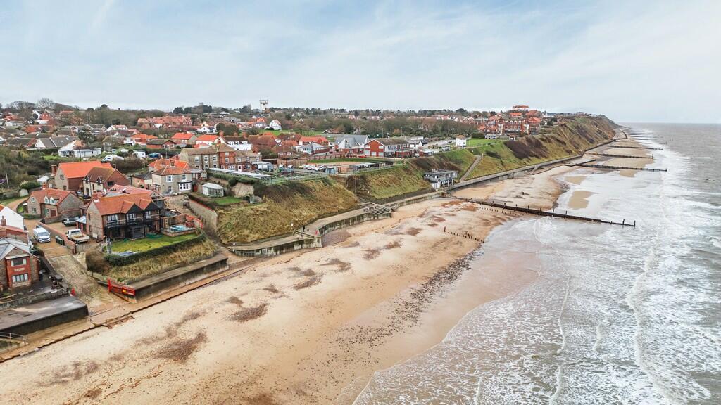 4 bedroom semidetached house for sale in Mundesley, NR11