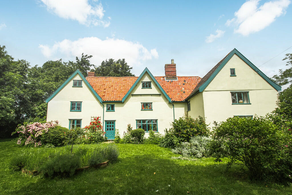 6 bedroom detached house for sale in Long Stratton, NR15