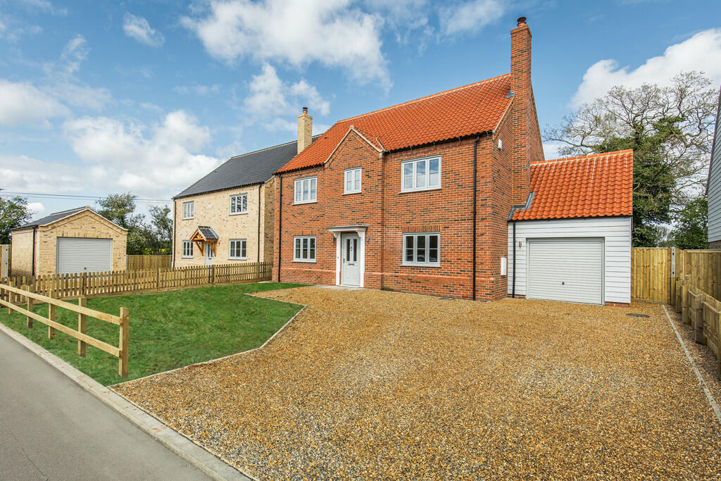 4 bedroom detached house for sale in Spooner Row, Near Wymondham