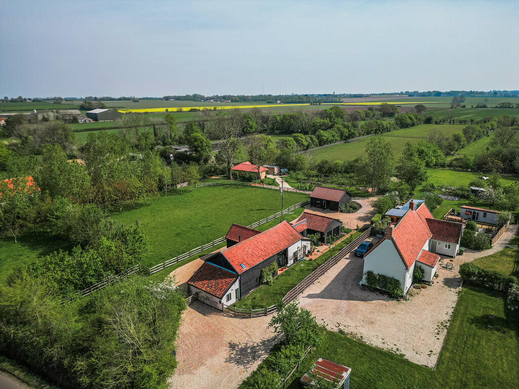 4 bedroom barn conversion for sale in Carleton Rode, NR16