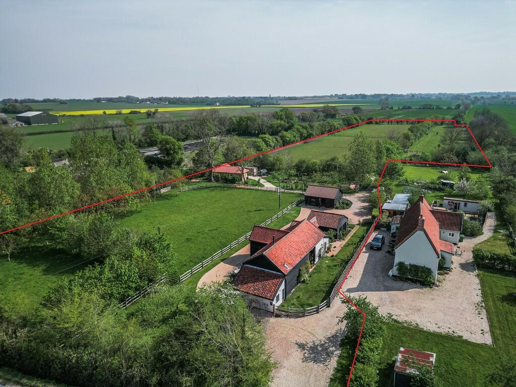 4 bedroom barn conversion for sale in Carleton Rode, NR16
