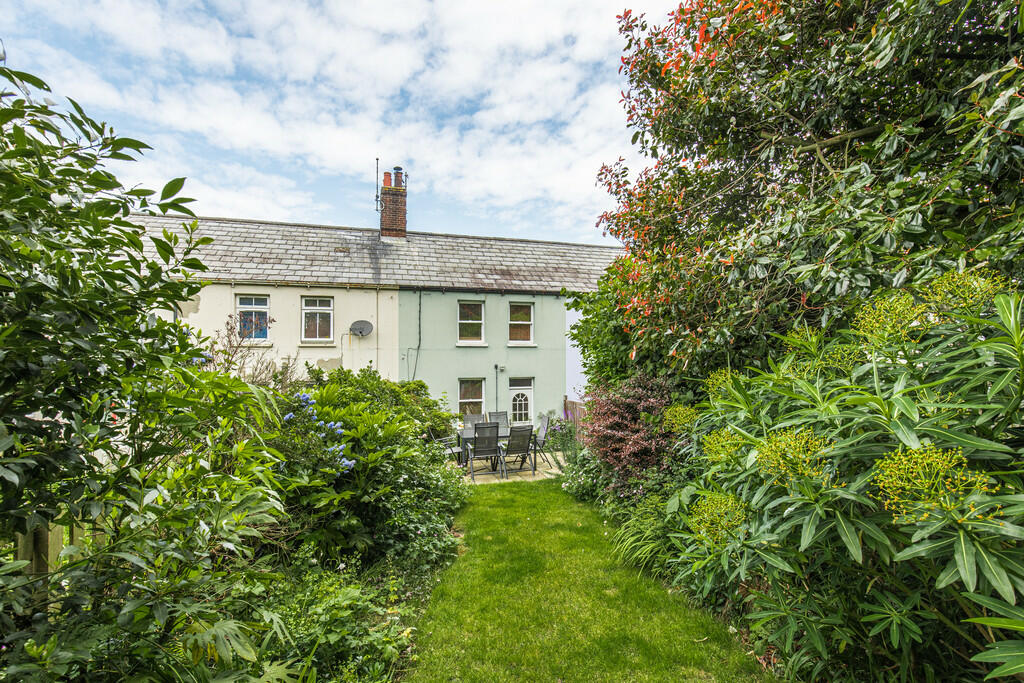 3 bedroom cottage for sale in Wintertononsea, NR29