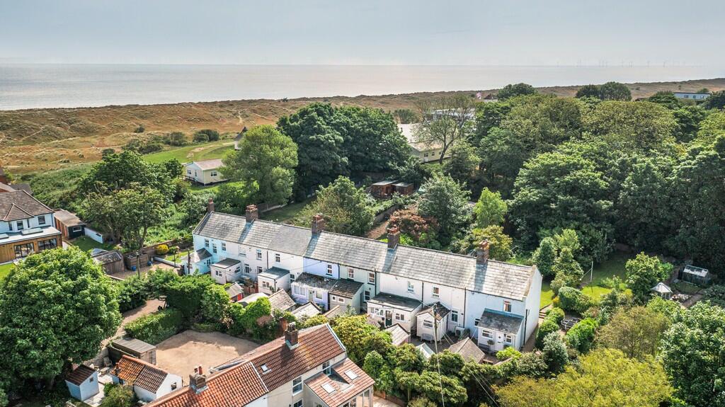 3 bedroom cottage for sale in Wintertononsea, NR29
