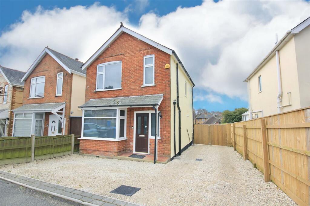 3 bedroom detached house for sale in Fortescue Road, Parkstone, Poole, BH12