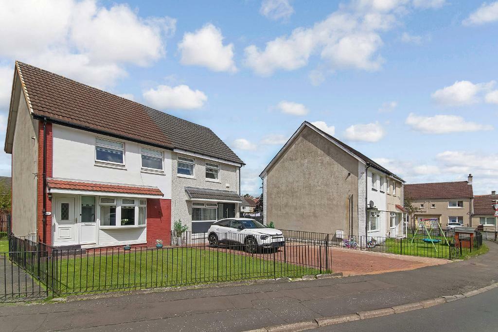 2 bedroom semidetached house for sale in Huntingtower Road