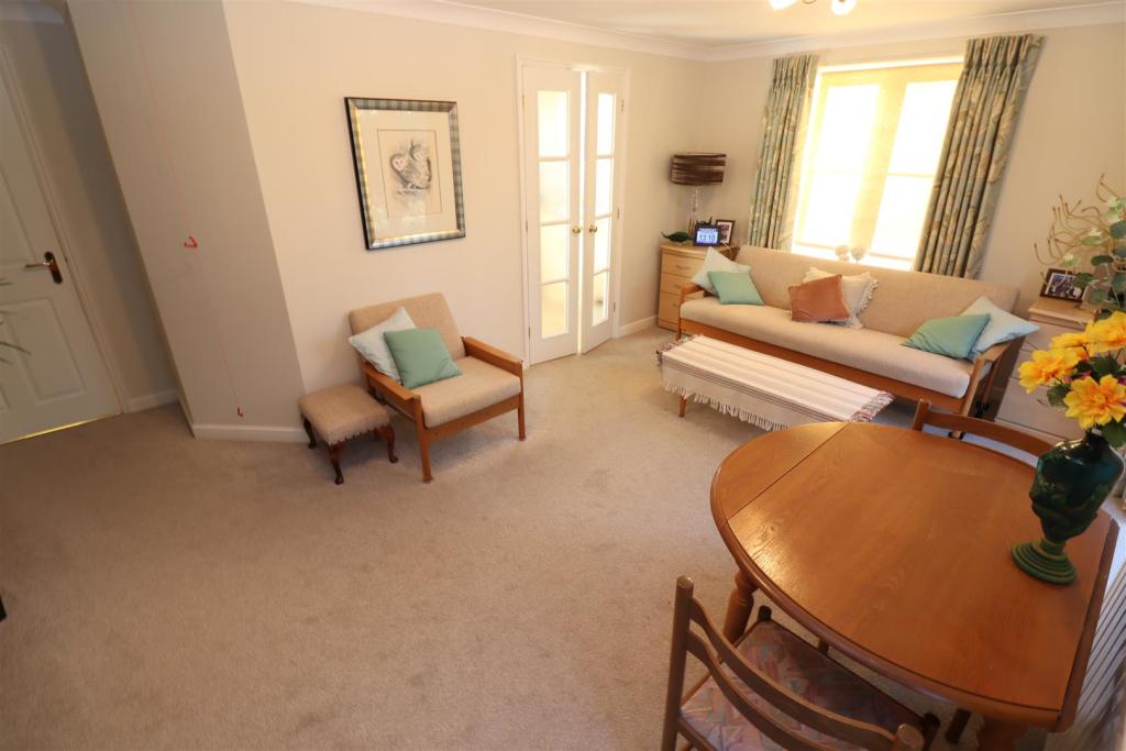 2 bedroom retirement property for sale in Townsend Court, High Street