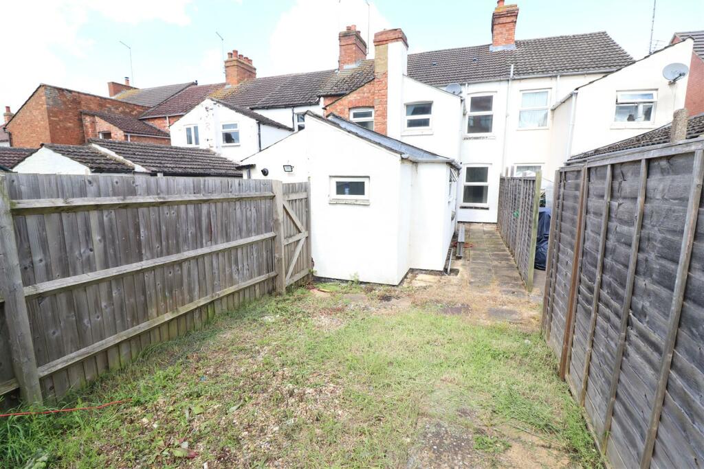 3 bedroom terraced house for sale in Manton Road, Rushden, NN10 0JT, NN10