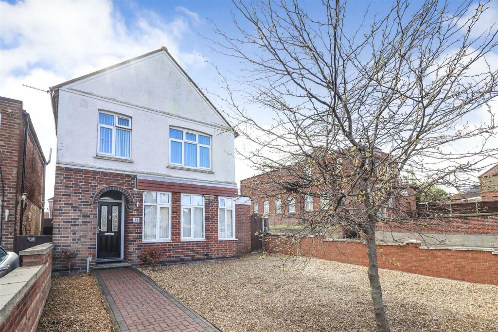 4 bedroom detached house for sale in Wellingborough Road, Rushden, NN10