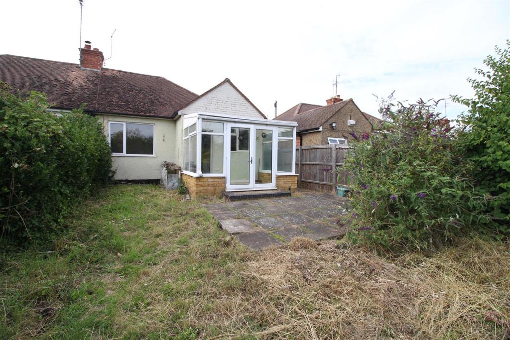 2 bedroom semidetached bungalow for sale in St. Margarets Avenue