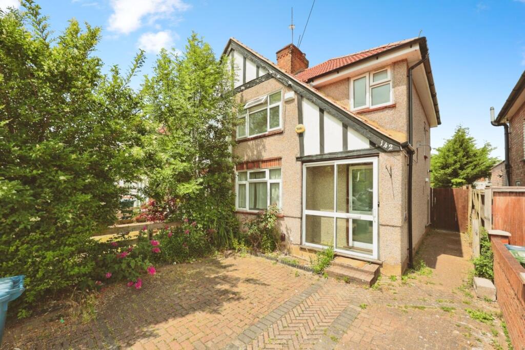 Main image of property: Weald Lane, Harrow Weald, Middlesex, HA3 5HA