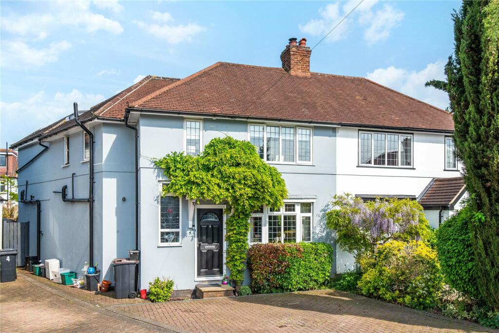 3 bedroom semidetached house for sale in Montcalm Close, Bromley, BR2