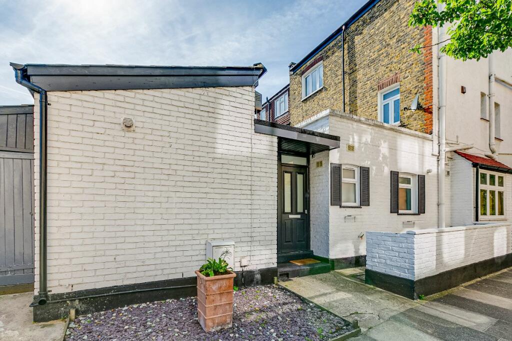 2 bedroom semidetached house for sale in Larches Avenue, SW14 , SW14