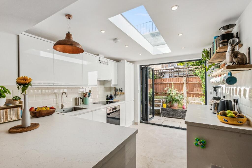 Main image of property: Thorne Passage, Barnes