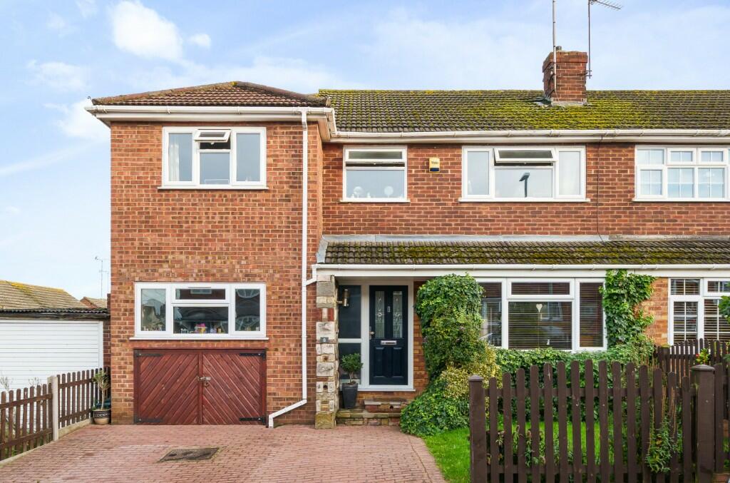 4 bedroom semidetached house for sale in Stonyshotts, Waltham Abbey