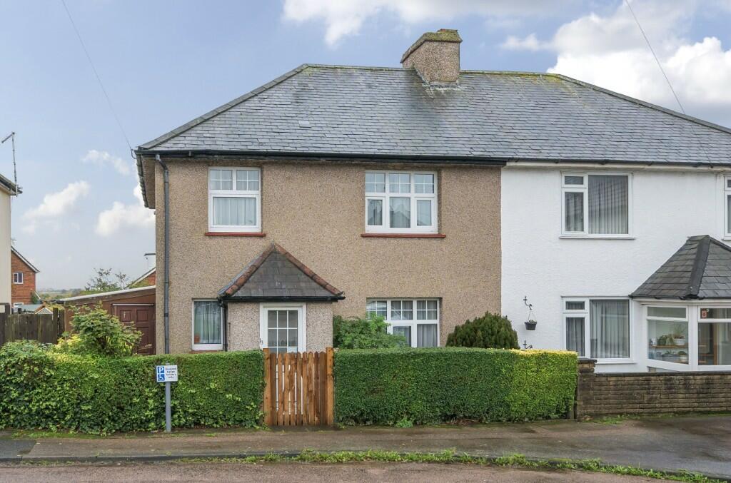 3 bedroom semidetached house for sale in Tennyson Avenue, Waltham