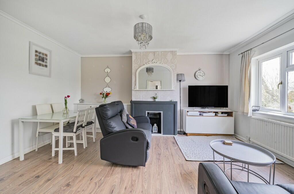 2 bedroom for sale in Kenilworth Ct, Heathcote Grove, London, E4