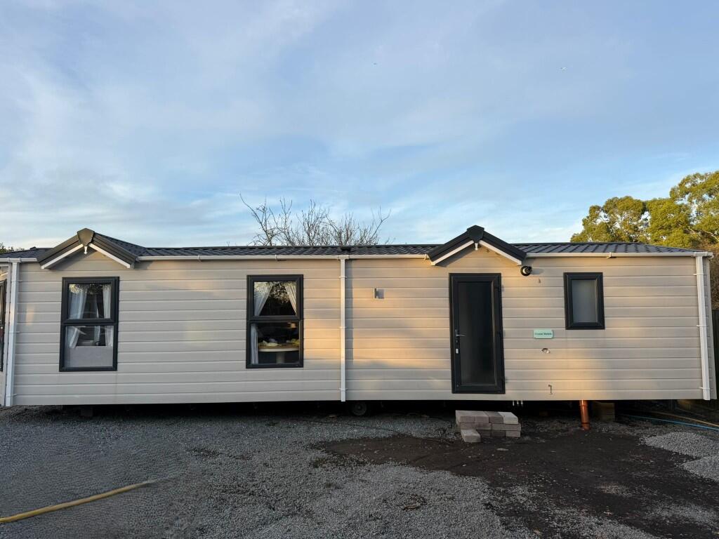 Main image of property: Hullbridge Road, Rayleigh, Essex, SS6