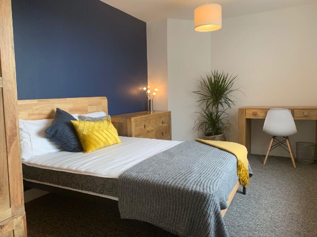 Main image of property: Staple Hill Road, Fishponds, Bristol, Bristol, BS16