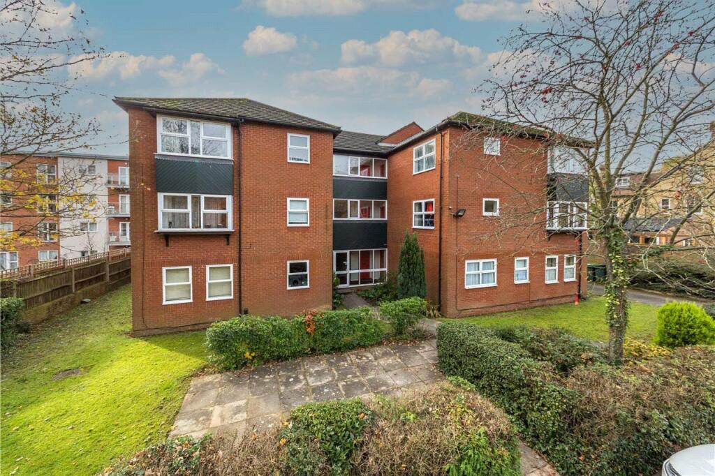 2 bedroom flat for rent in Lime Tree Place, St. Albans, Hertfordshire, AL1