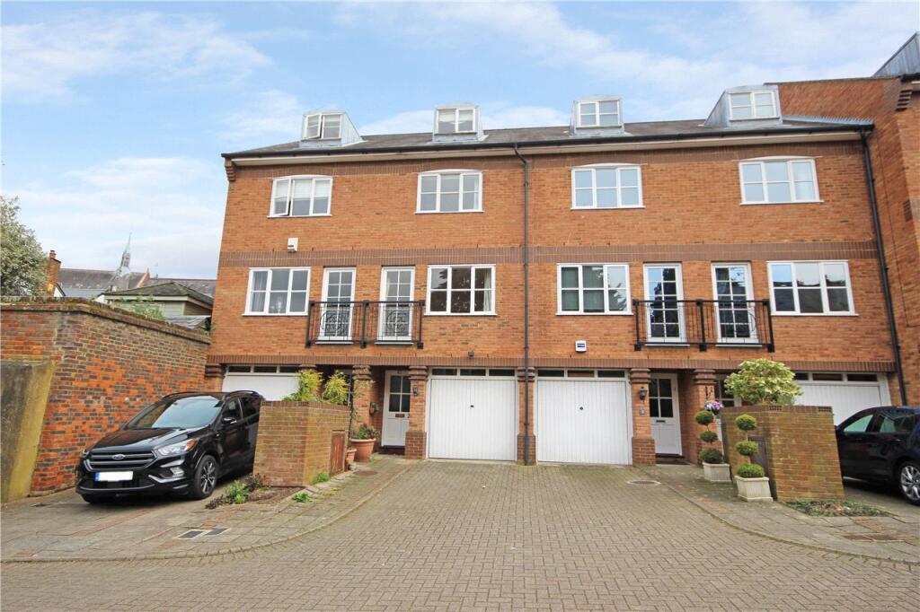 Main image of property: Bowes Lyon Mews, St. Albans, AL3