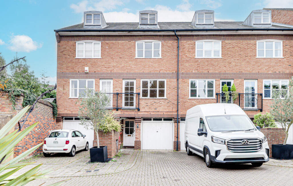 Main image of property: Bowes Lyon Mews, St. Albans, AL3