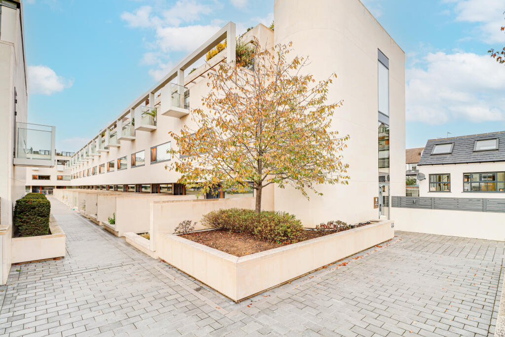 Main image of property: Gabriel Square, St. Albans, AL1